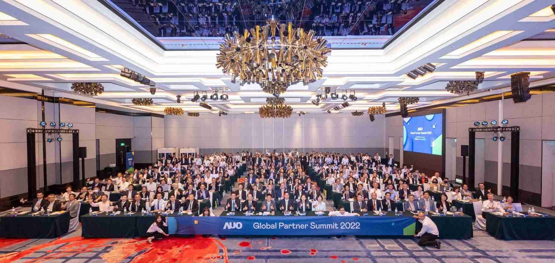 友達推動「安心、、、創新、、用心、、、同心、、、盡心」五星職旅，，，，為菲籍員工打造全方位照護，，，首度贏得「人權實踐與發展領袖獎」殊榮