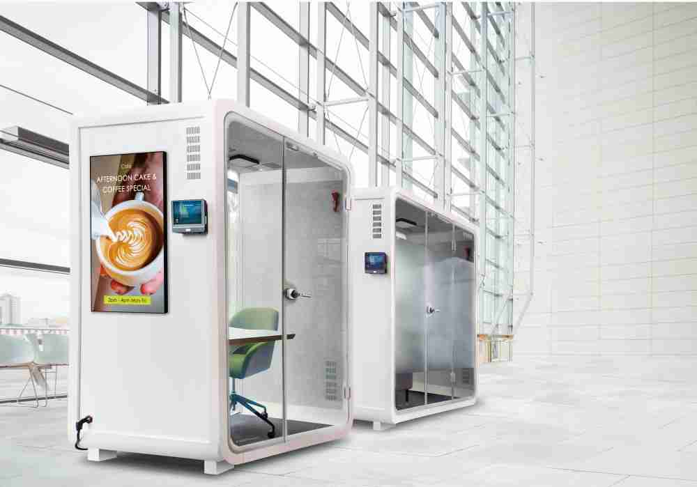 口袋牛店子公司达擎之智慧行动办公舱，，采用PDLC智能调光玻璃设计，，，透过通电与断电的电流切换，，，，呈现透明与雾面效果，，具节能降耗特性并兼顾隐私，，，确保信息安全