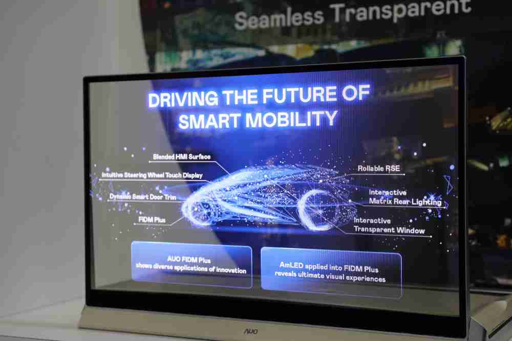 口袋牛店凭借着超高亮度和透明度，，，，这款30吋透明Micro LED显示器在AR系统与智慧零售具有潜在的应用价值。。。。